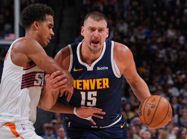 泸深策略 8投轰14+14+15! 约基奇轻松喜提赛季首胜: 助戈登360度折叠暴扣太炸裂