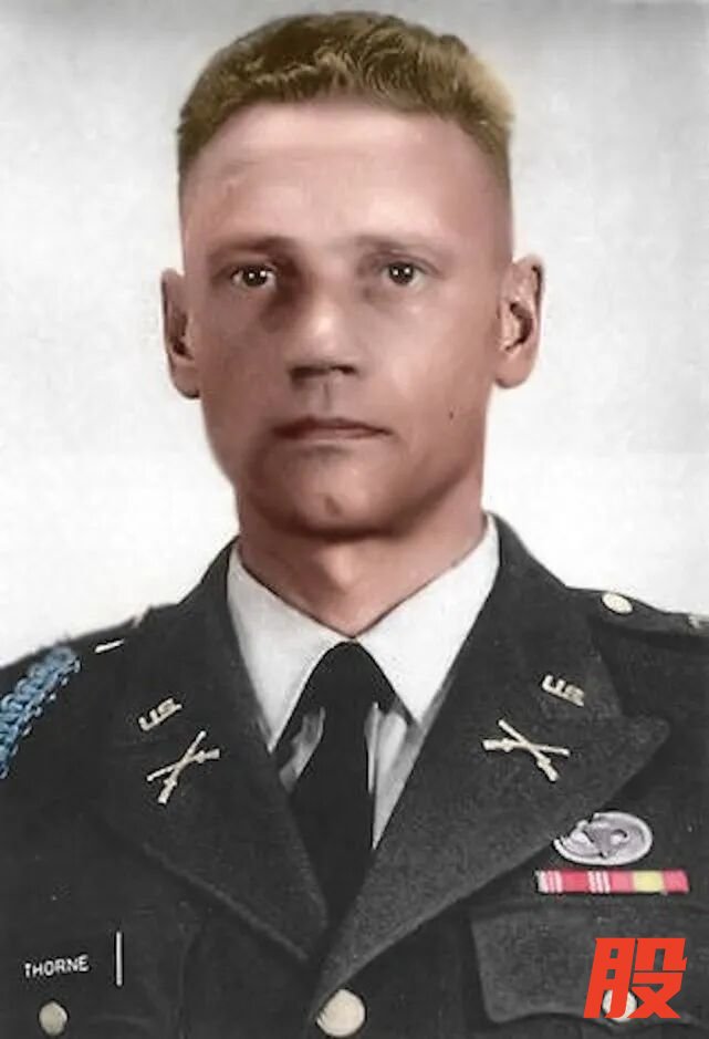 Larry-Thorne-as-member-of-US-Army